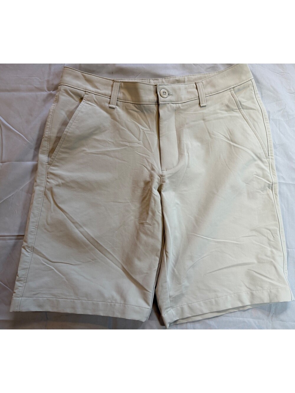 Under Armour Mens Golf Shorts Tan Beige Performance Flat Front Size 32